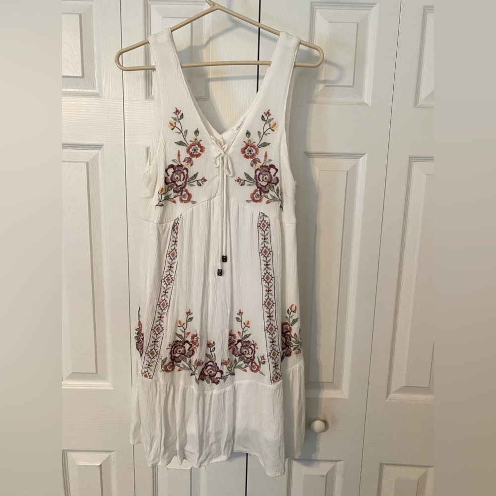 Boho short dress with embroidered flowers